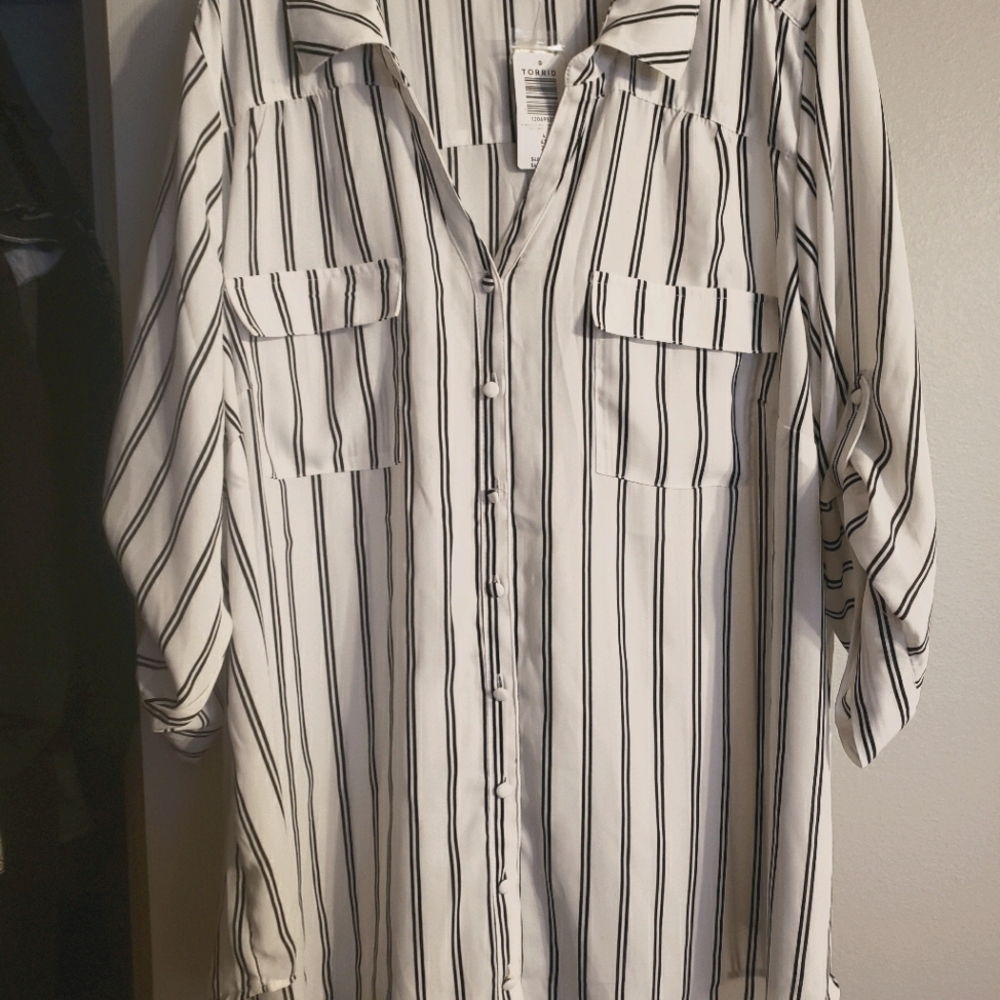 TORRID black/white button down blouse